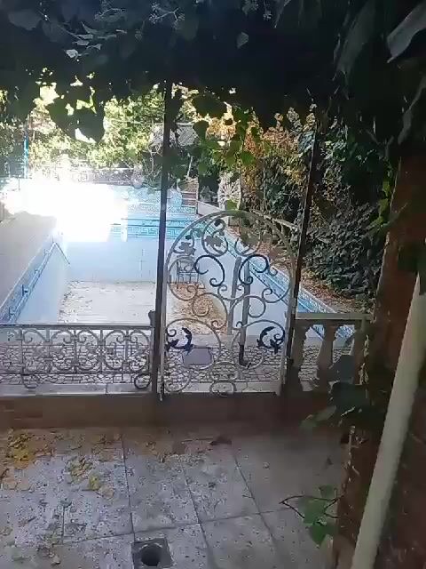 مزرعه مؤالفه من 5شقق مع محلان مع مسبح وبءر ماء وتراس 350الف دولار