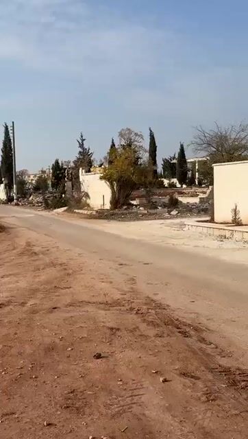 الموقع  حريتان الملاح  على طريق الزفت مباشر  زاويه 