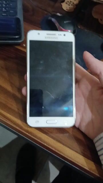 للبيع موبايل galaxy J5 ( J500H) ، بطاريته جديدة ، مع كرتونة وبيت حماية