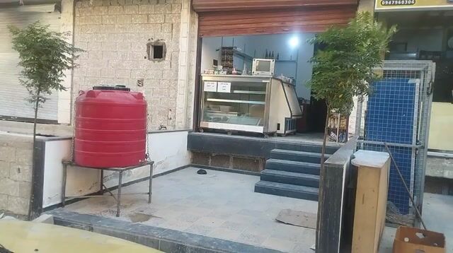 للبيع محل تجاري بجرمانا مساحة 24.5 مع وجيبة 3 أمتار ب 3 أمتار 