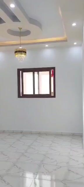 للبيع شقة 135م/ طابق 5 فني/ 5 غرف و منافع/ ادلب شارع الثلاثين 