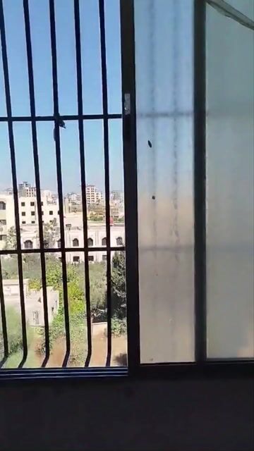 للبيع شقة ٣ غرف وصالون اطلالة بحرية مقابل محطة القطار