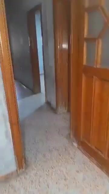 للاجار شقة 125م/طابق اول/ ثلاث غرف و منافع/الدانا قرب بن الموعد