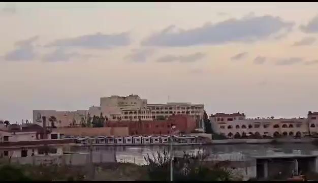 للبيع شقة فاخرة بمنتجع لاوديسا جنب فندق روتانا عالبحر مباشر 
