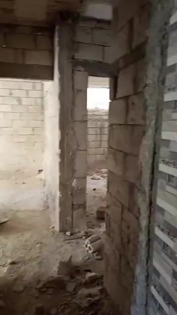 للبيع شقة عضم 140م طابق اول اربع غرف و منافع / ادلب بالقصور