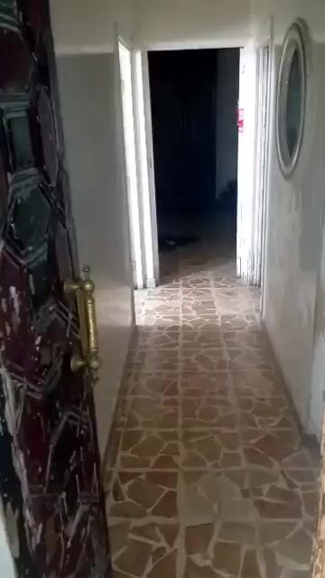 شقة مؤلفة من ثلالث غرف ومنافع تقع في حي السكري شارع الزهور