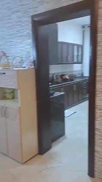 للبيع شقة 140م/طابق ثاني/ 3 غرف و صالون/ ادلب شارع العشرين 