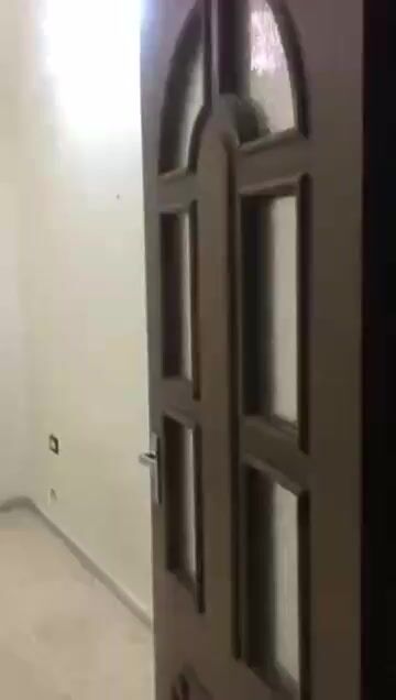 للبيع شقة 85م طابق ثاني فني غرفتين و صالون/ بالقصور نهايه شارع فخري 