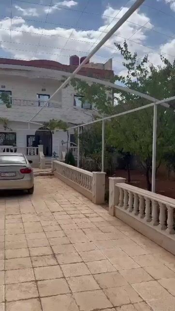 مزرعة ولا احلى  واللي بحب يشوفها المزرعة بخان الشيح شارع الفيلات