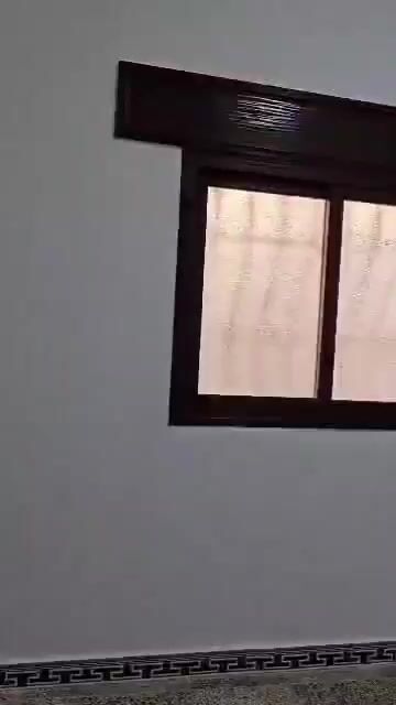 للبيع شقة 85م/طابق اول/ثلاث غرف و منافع/ادلب شمال جامع الحسين ب 100م