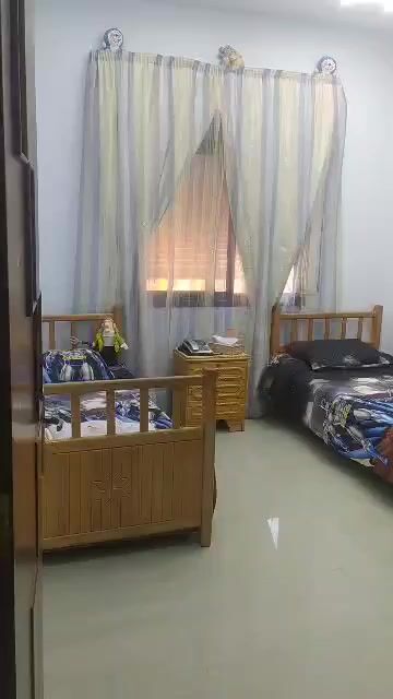 ثلاث غرف وصالون كسوه جديدة مفتوح ثلاث اتجاهات